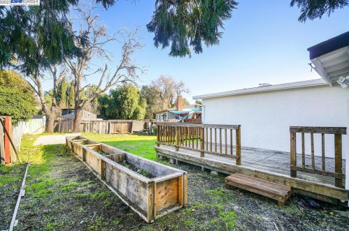 2954 Clearland Cir, West Pittsburg CA  94565-3243 exterior