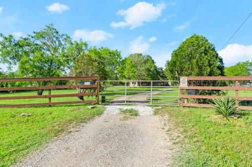 125 Alum Park Pl, Lost Pines, TX 78612-3375