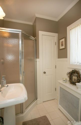 23 Bounty St, Metuchen NJ  08840-2501 exterior