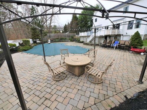 10 Marc Dr, Panamoka NY  11961-2103 exterior