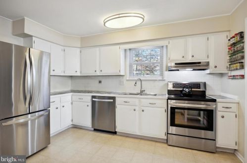 609 Crestwyck Dr, Norristown PA 19406-1574 exterior