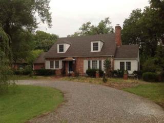 60 Norfolk Dr, Wichita, KS 67206-2051