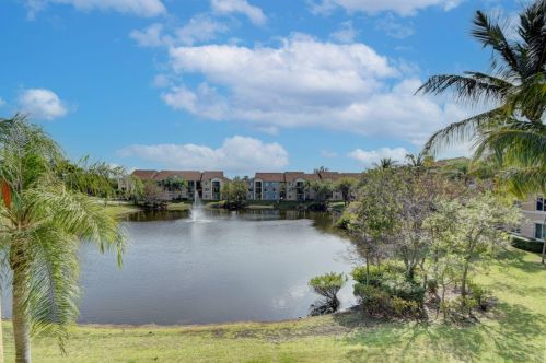 523 Villa Cir, Boynton Beach FL  33435-8912 exterior