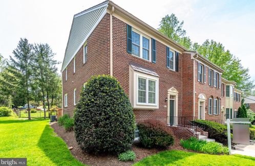 6850 Williamsburg Pond Ct, Falls Church, VA 22043-1677