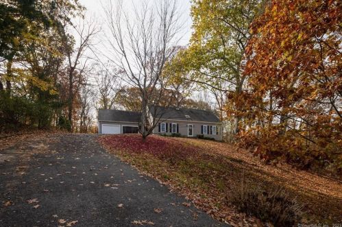 7 Stony Brook Ter, Huntington, CT 06484-3551