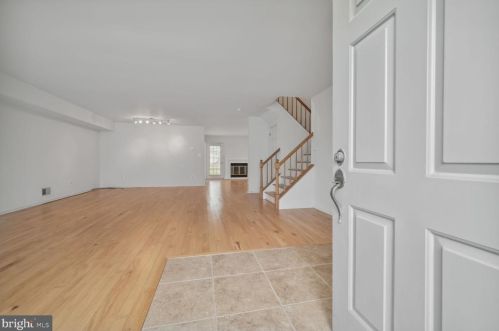 2 Aldgate Ct, Princeton NJ  08540-7014 exterior