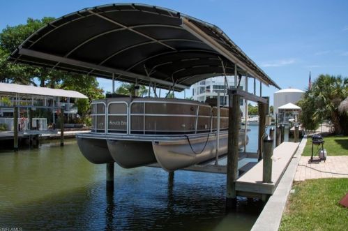 738 Matanzas Ct, Fort Myers Beach FL  33931-2120 exterior