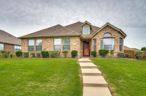 221 Cliffbrook Dr, St Paul, TX 75098-6136