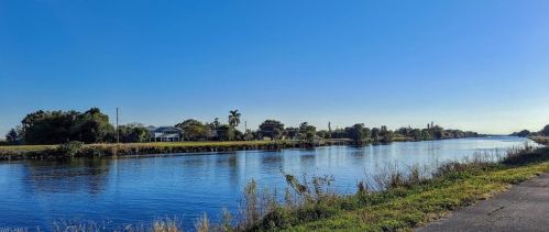 2057 River Rd, Moore Haven, FL 33471-6420