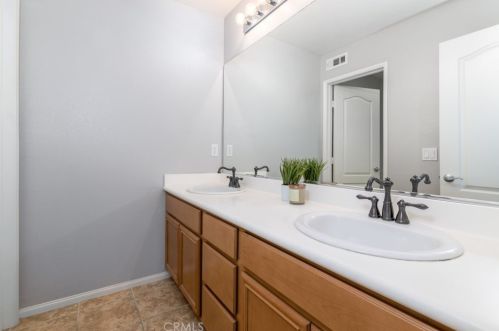 29064 Portland Ct, Temecula CA  92591-7594 exterior