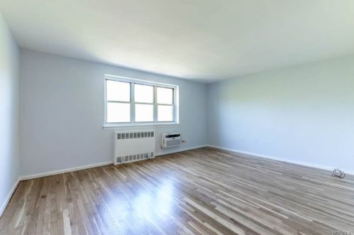 153-25 88th Ave, Jamaica, NY 11414-1841