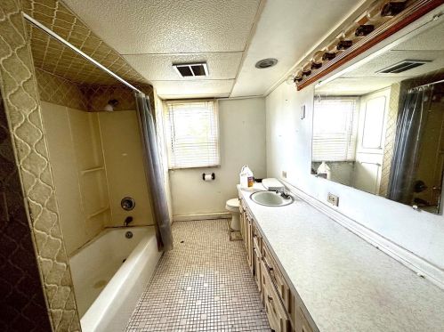 735 Oakland Ave, Hermitage PA  16146-2390 exterior