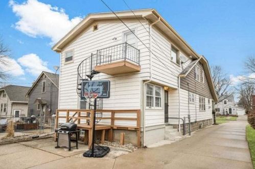 5023 Berkeley Blvd, Milwaukee WI  53217-5502 exterior