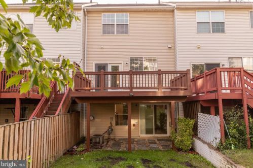 2485 Wheat Meadow Cir, Herndon VA  20171-3055 exterior