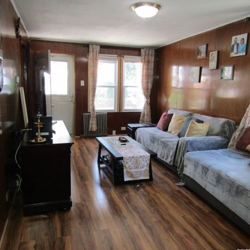 25 Bonta St, Floral Park NY  11003-2104 exterior