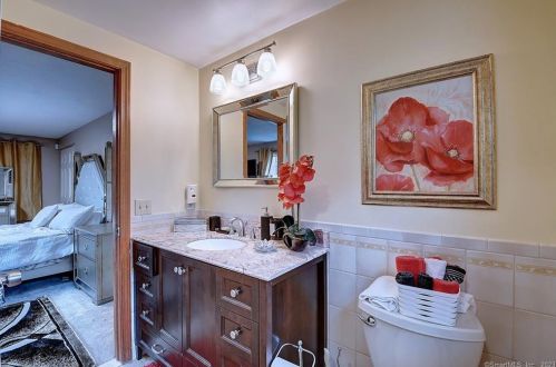 9 Still Field Rd, Manchester CT  06040-6355 exterior