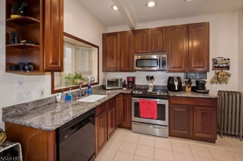 8 Madison St, Fredon NJ  07860-2007 exterior