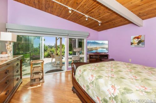 5022 Pacifica Dr, San Diego CA  92109-1502 exterior