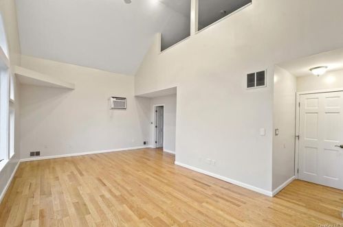 17 Valley Dr, Salisbury Mills NY  12577-5039 exterior