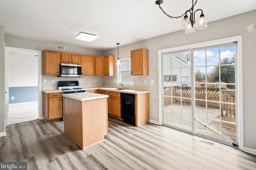 2 Ethan Ter, Swedesboro NJ  08085-4035 exterior