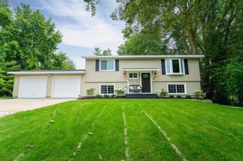 3772 Grove Rd, Green Bay, WI 54311-9103