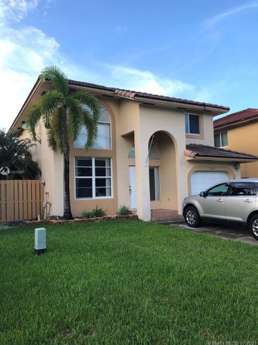 7681 166th Ter, Hialeah FL  33015-4153 exterior