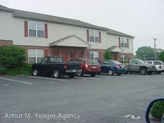 808 Main St, Ephrata PA  17522-1672 exterior