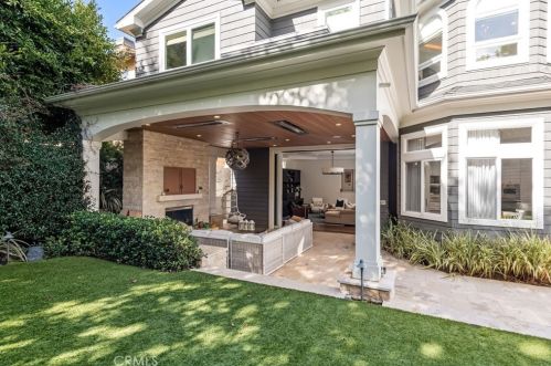 916 9th St, Manhattan Beach CA  90266-5953 exterior