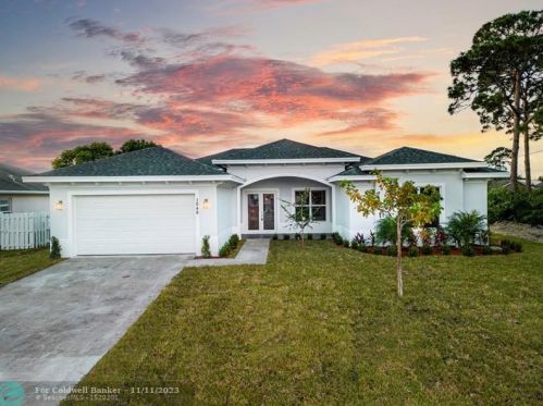 1048 Paar Dr, Fort Pierce, FL 34953-7221