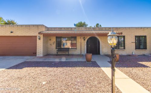 893 Citadel Ave, Tucson, AZ 85748-2728