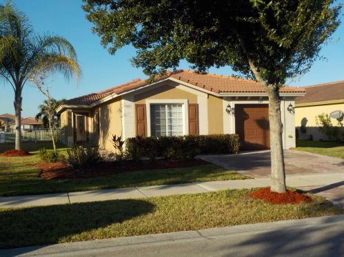 1947 Jamesport Dr, Fort Pierce FL  34953-4597 exterior