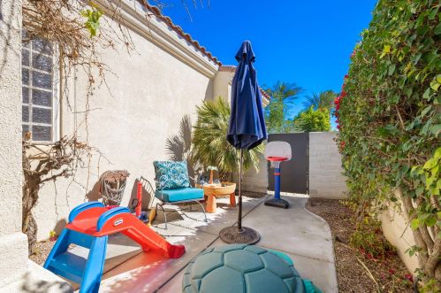57389 Via Vis, La Quinta CA  92253-5033 exterior