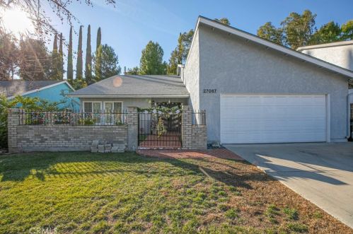 27067 Alabastro Dr, Santa Clarita CA  91354-2215 exterior