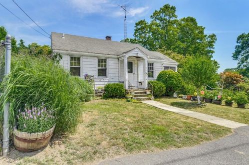 13 Chatfield St, Derby, CT 06418-1110