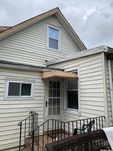 20 Holland Ave, Floral Park NY  11001-1506 exterior