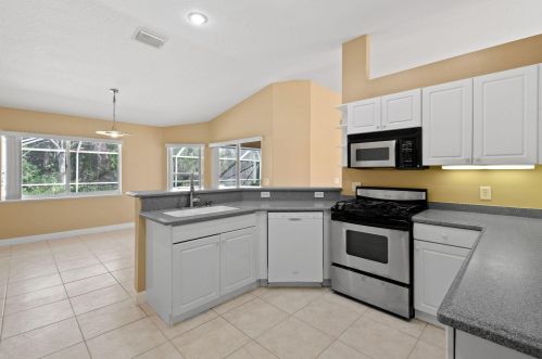 1698 Mockingbird Dr, Fort Pierce FL  34986-2045 exterior