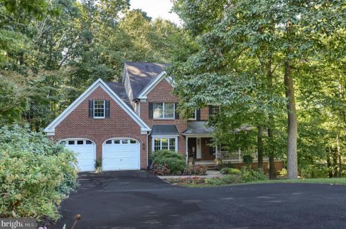 1155 Greenwood Dr, Hummelstown, PA 17036-8744