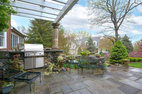 35 Davis Brook Dr, Natick MA 01760-5460 exterior