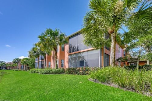 6413 Legacy Cir, Naples FL  34113-8044 exterior