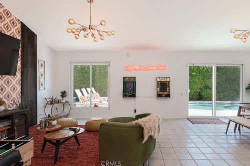 3670 Mesquite Ave, Palm Springs CA  92264-3400 exterior