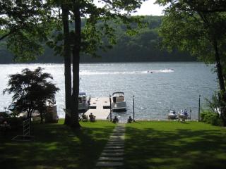 6 Circle Dr, Danbury, CT 06811-3137