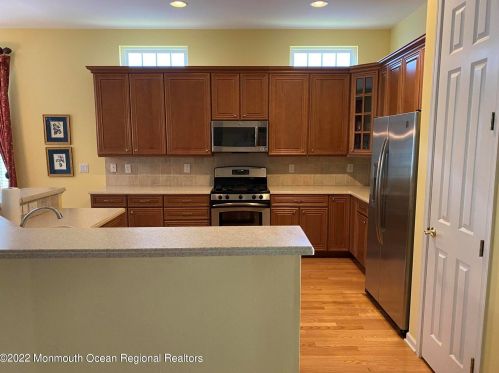 10 Quincy Ct, East Freehold NJ  07728-9251 exterior