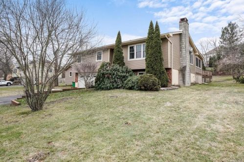 16 Vorndran Dr, New Hamburg NY  12590-4517 exterior