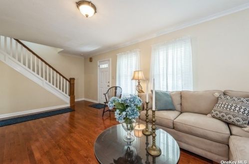 36 Ferndale Blvd, Islip Manor, NY 11751-3006
