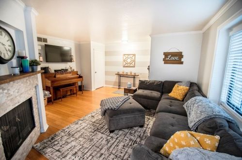18103 Erik Ct, Santa Clarita, CA 91387-4914