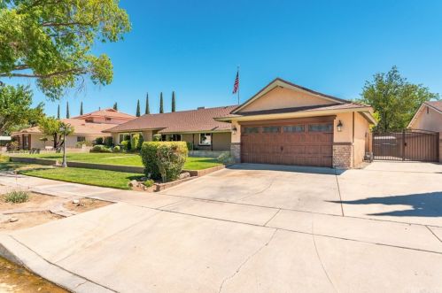 42960 Staffordshire Dr, Lancaster, CA 93534-6263