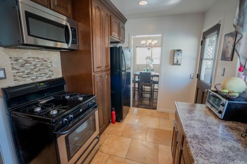 8341 Cantaloupe Ave, Van Nuys CA 91402-3806 exterior