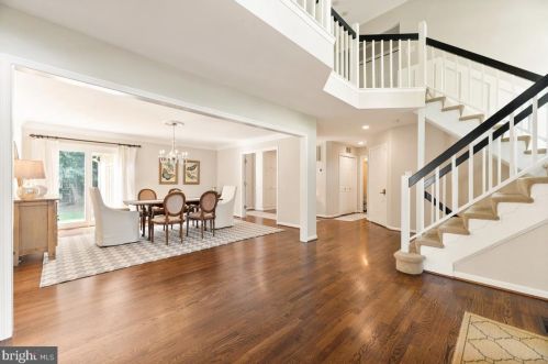 9106 Meadowcreek Ln, Lorton VA  22079-3238 exterior