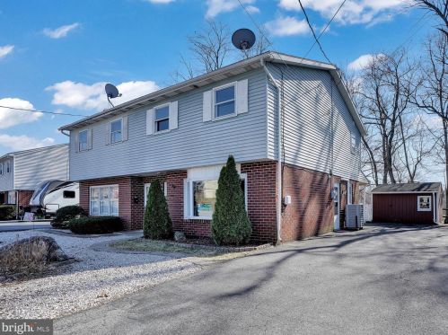 606 Water St, Shoemakersville, PA 19555-1318