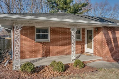 1028 Wentworth St, Green Bay, WI 54304-2047